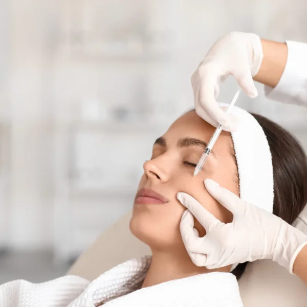 Aplicación de toxina botulínica (Botox)